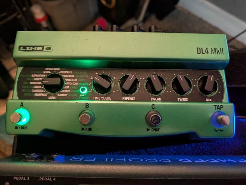 Line 6 DL4 MkII 2022 - Present - Green / Black image 1
