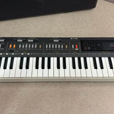 Casio MT-800 Casiotone 49-Key Synthesizer 1980s - White / Black image 8