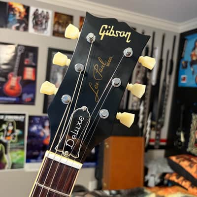 FANCY 💃! 2026 Gibson Custom Shop '76 Les Paul Deluxe Reissue Rocket Red Sparkle Top VOS Limited Edition LE 1976 Standard Norlin Era Mini Humbuckers Maple Neck Sandwich Body Construction ABR-1 Bridge Chrome Hardware Cream Plastics Brown Walnut Body image 2