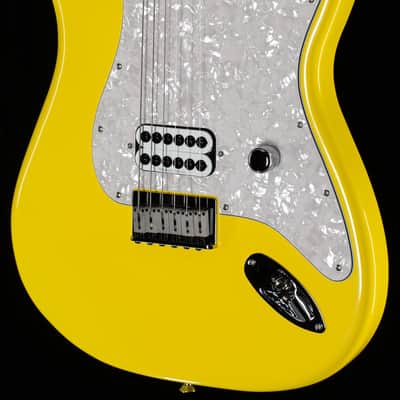 Fender Limited MIJ Mustang Reverse Headstock, 3-Color Sunburst, B