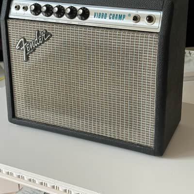 FENDER VIBRO CHAMP 1978 EU version 200-240 volt, incl. Footswitch image 2