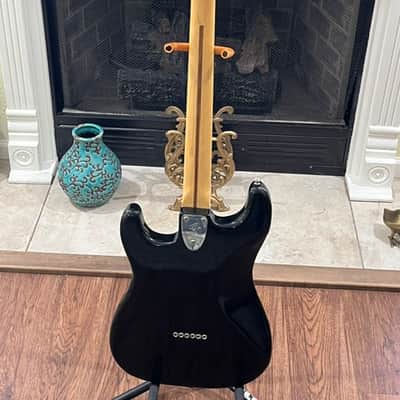 1975 Fender Stratocaster - Black, Hardtail image 2