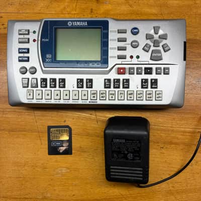 Yamaha QY100 Sequencer 1996 - 2002 Silver w/ 16MB Card + PSU image 2