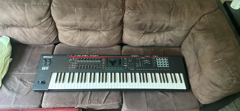 Roland FANTOM-07 76-Key Workstation Keyboard 2022 - Present - Black image 1