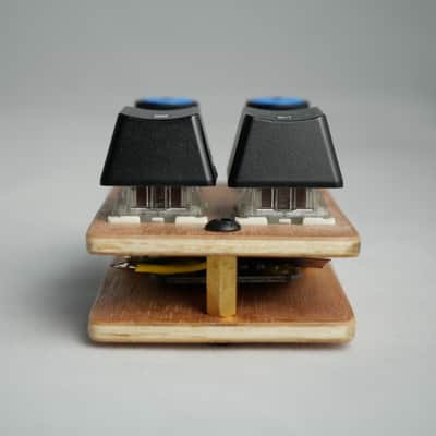 useMidi madMidiMini 2025 with 2 Note Buttons 2 Potentiometers and LEDs image 6