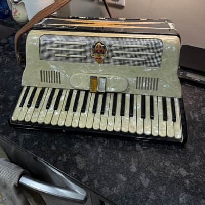 Settimio Soprani Violin/Organ Accordion Made In Italy 41 Key 120 Bass image 1