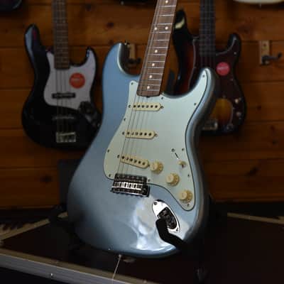 Fender Vintera 6 String '60s Stratocaster Electric Guitar in Ice Blue Metallic w/Gig Bag image 4