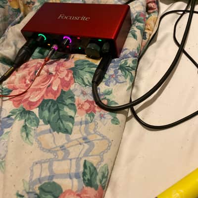 Focusrite Scarlett 2i2 3rd Gen USB Audio Interface 2019 - Present - Red / Black image 2