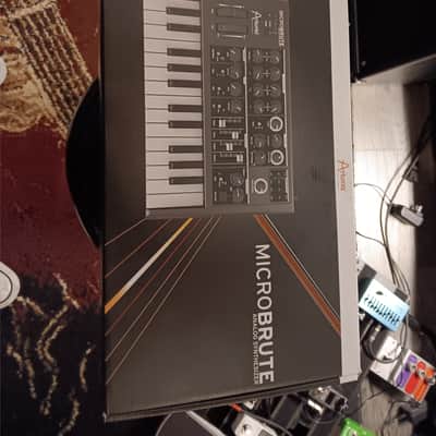 Arturia MicroBrute 25-Key Synthesizer 2014 - Present - Black