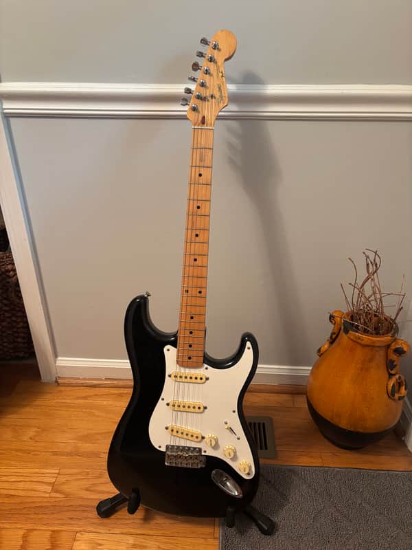 Squier MIJ Standard Stratocaster with Maple Fretboard 1984 - 1988 - Black image 1