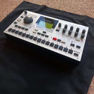 Elektron Machinedrum SPS-1UW+ MKII 2010s - Silver