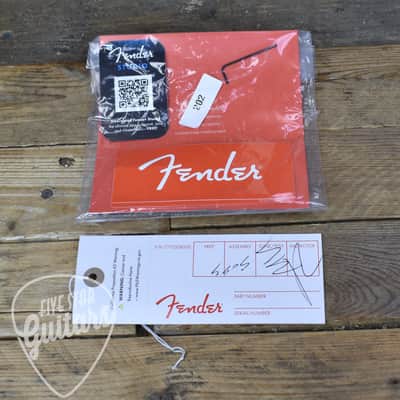 Mint Fender Limited Edition Vintera III Late 50s Stratocaster - Maple Fingerboard- White Blonde with Bag image 15