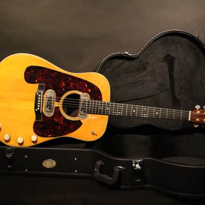 1959 Martin D 28 E natural with a non original hardshell case image 7