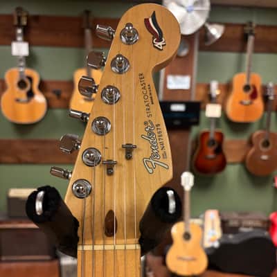 1994 Fender 40th Anniversary American Standard Stratocaster with Maple Fretboard Brown Sunburst image 18
