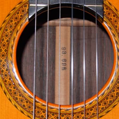 HAND MADE IN 1974 RYOJI MATSUOKA M60 SUPERB RAMIREZ STYLE CLASSICAL GUITAR image 5