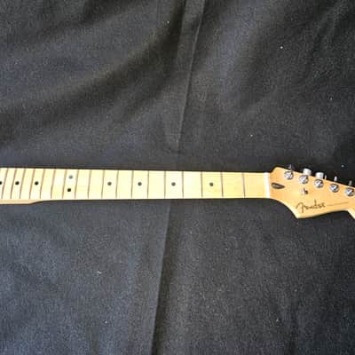 New Fender Player series Neck with new Fender logo tuners