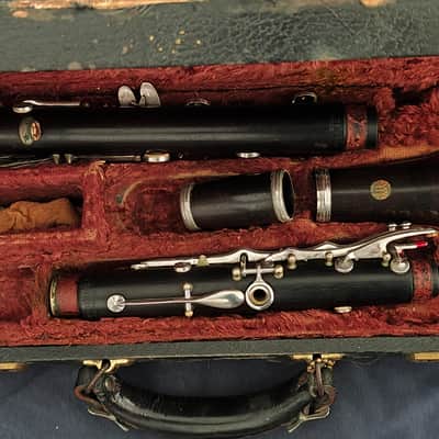 Clarinet CG Conn 444N Good State image 19