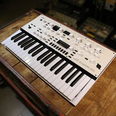 Korg KingKORG Neo 37-Key Analog Modeling Synthesizer 2024 - Present - White