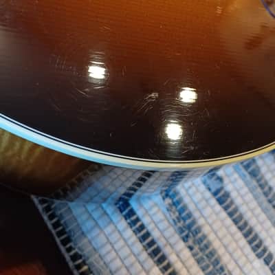 Gibson J-185 2007 - Sunburst image 13