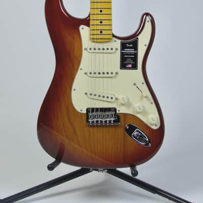 Fender American Professional II Stratocaster with Maple Fretboard - Sienna Burst image 3