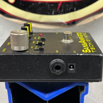 Tech 21 SansAmp GT2 gt 2 v2 Guitar Tube Amp / Cab Emulator / Preamp / Overdrive / Boost Pedal - 1 replaced knob image 6
