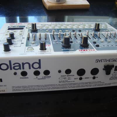 Roland SH-32 Desktop Synthesizer Module 2002 - 2004 - White imagen 1