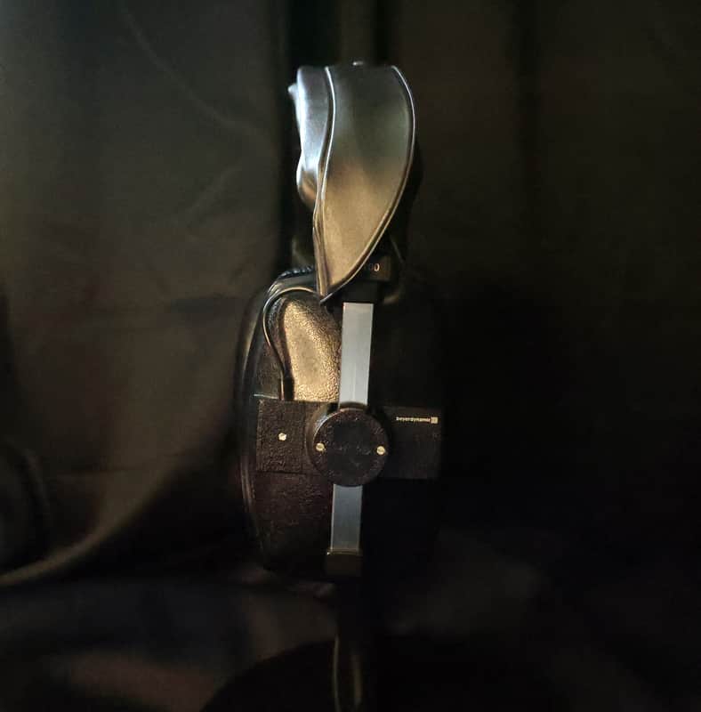 Beyerdynamic DT 100 16 ohm Black image 1