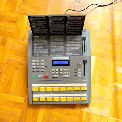 Alesis HR-16 High Sample Rate 16-Bit Drum Machine with original manual + original p.supply and blue led display! image 14