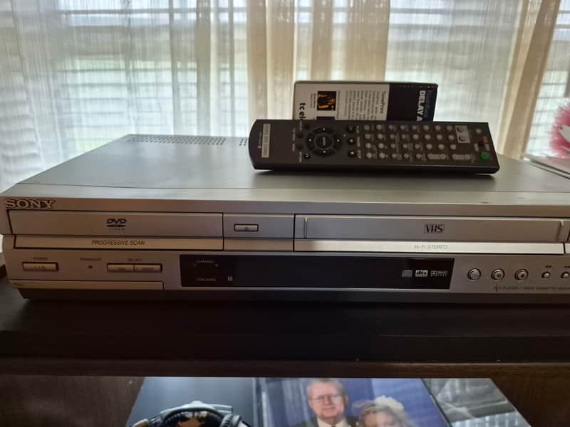 SONY DVD PLAYER/VIDEO CASSETTE RECORDER SLV-D350P EARLY 90'S - GRAY ALUMINUM image 1