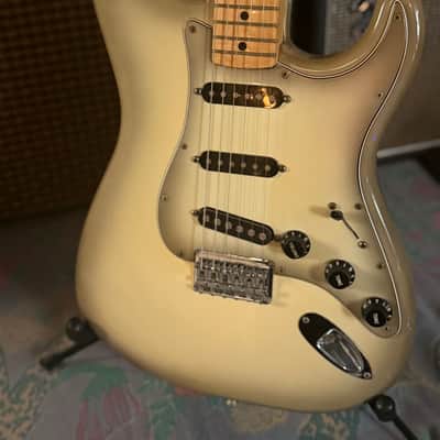 Fender Stratocaster Hardtail with Maple Fretboard 1978 - 1979 - Antigua image 2