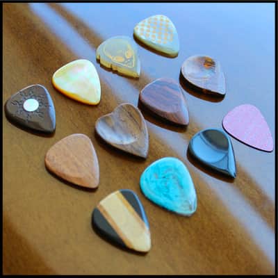 Timber Tones 12 Acoustic Guitar Picks in a Gift Tin 2024 - Polished image 7