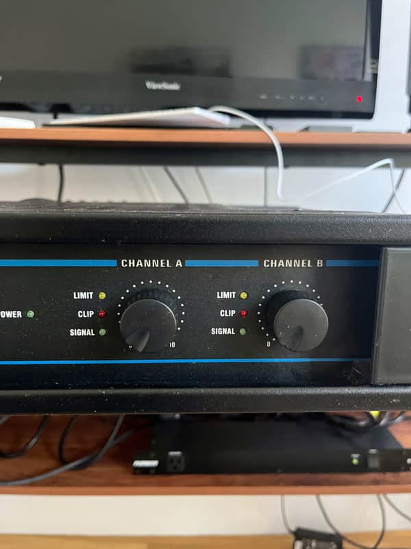 Yorkville SR300 reference series power amplifier In Good Condition image 1