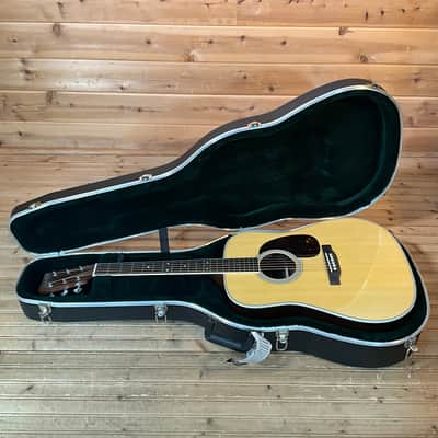 Martin D-35 Acoustic Guitar - Natural image 7