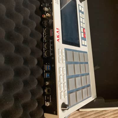 Akai MPC Live II Standalone Retro Edition 2020 - Grey + Analog Hard Case image 3