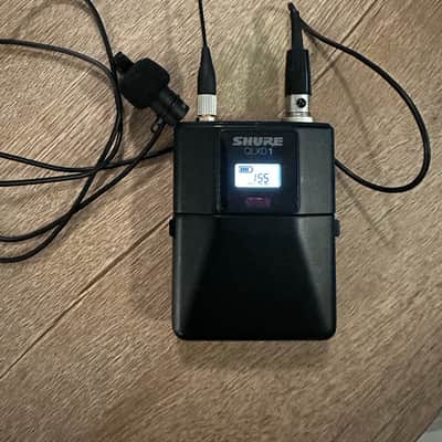 Shure QLXD1 Wireless Bodypack Transmitter with WL185 Lavalier Microphone image 2