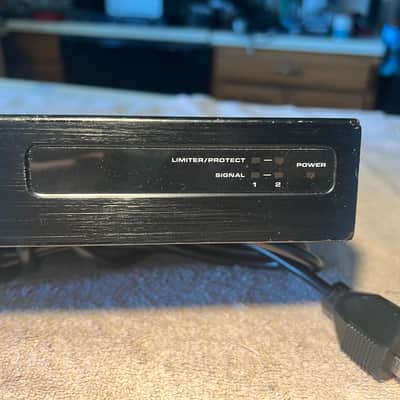 QSC SPA2-60 Compact 2-Channel bridgeable Commercial 1/2 rack Power Amplifier with rack mount tray and IEC cable image 4