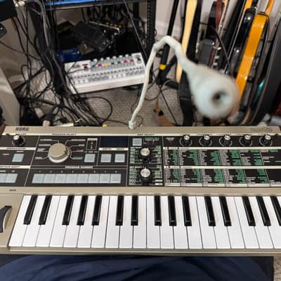Korg MicroKORG 37-Key Synthesizer/Vocoder 2002 - 2019 - Silver