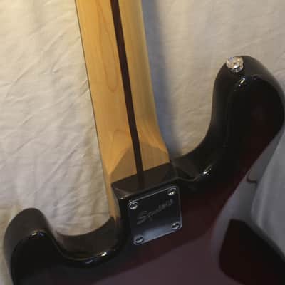 Squier Jazz bass standard series in Hard Shell Case - cherry burst image 13
