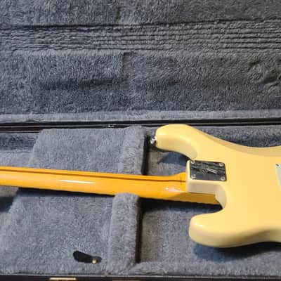 Fender Yngwie Malmsteen Signature Stratocaster ST72-140YM 93-94 - Yellow White image 3
