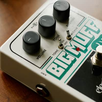 Electro-Harmonix Big Muff Pi with Tone Wicker Distortion / Sustainer 2008 - Present - White / Black / Green image 3