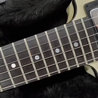 Hamer USA Vector  V shape in White with case and C.O.A. ebony fingerboard, near mint image 5