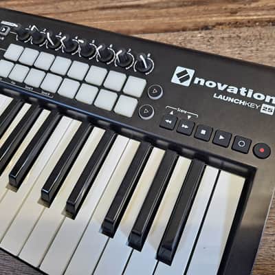 Novation Launchkey 25 MKII MIDI Keyboard Controller 2015 - 2020 - Black image 5