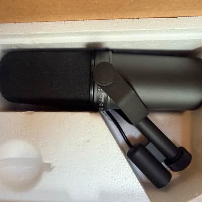 Immagine Shure SM7B Cardioid Dynamic Microphone 2001 - Present - Black - 2