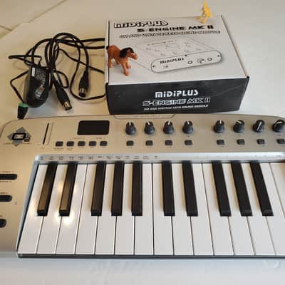 MidiPlus/Oxygen MIDI Keyboard and Polyphonic Sound Module Silver/Black image 1