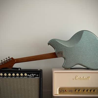 Novo Miris H2 Custom - Relic Ice Blue Metallic Sparkle  Sumpfesche Body, Ebenholz Griffbrett, Fralin PAFs, nur 3,15kg! ​​ 2025 - Ice Blue Metallic Sparkle Aged Relic image 17
