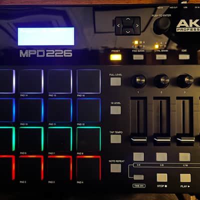 Akai MPD226 2015 - Present - Black image 2