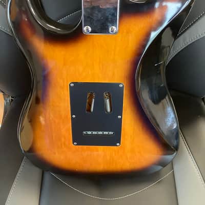 Silvertone SS15 Revolver Double Cut 2000s - Sunburst image 7