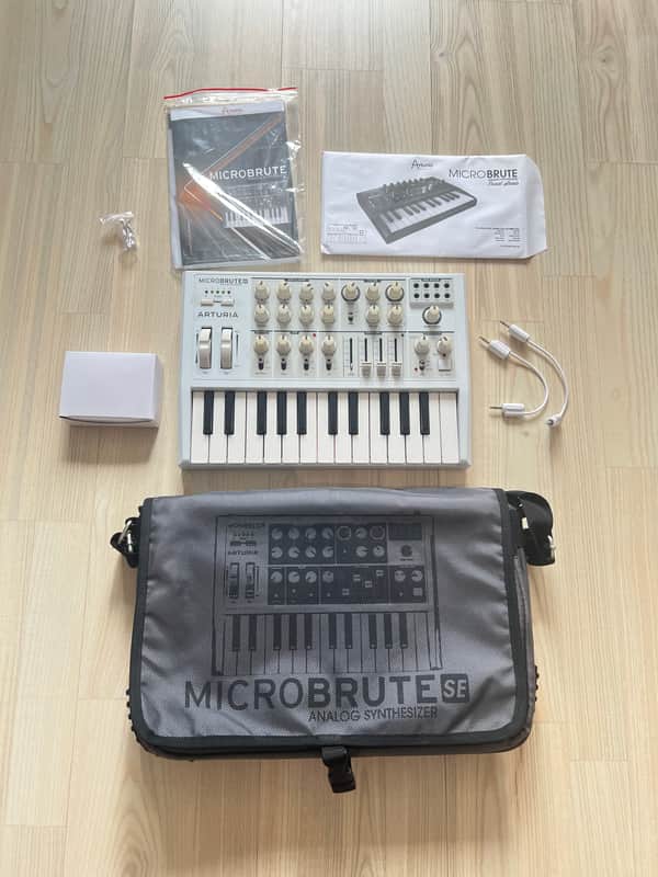 Arturia MicroBrute 25-Key Synthesizer image 1