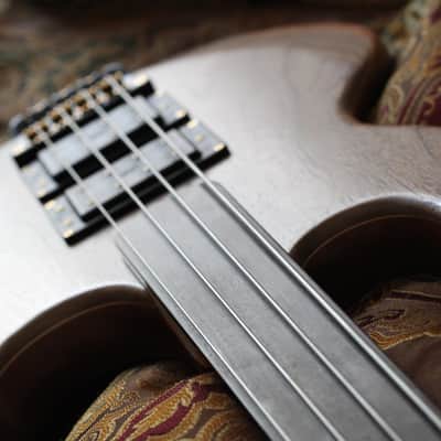 2011 Wal Mk 2 Fretless MINT w/ case image 20