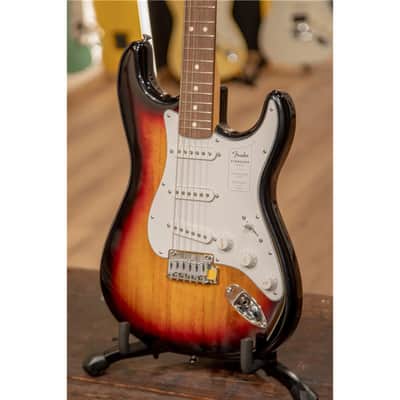 FENDER Standard Stratocaster 3-Color Sunburst image 9